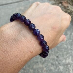NWOT Elastic Shiny Amethyst Beaded Bracelet